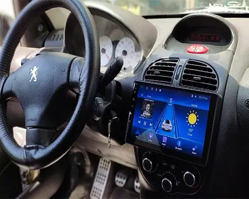 تصویر نصب شده قاب مانیتور 206 بر روی خودرو 